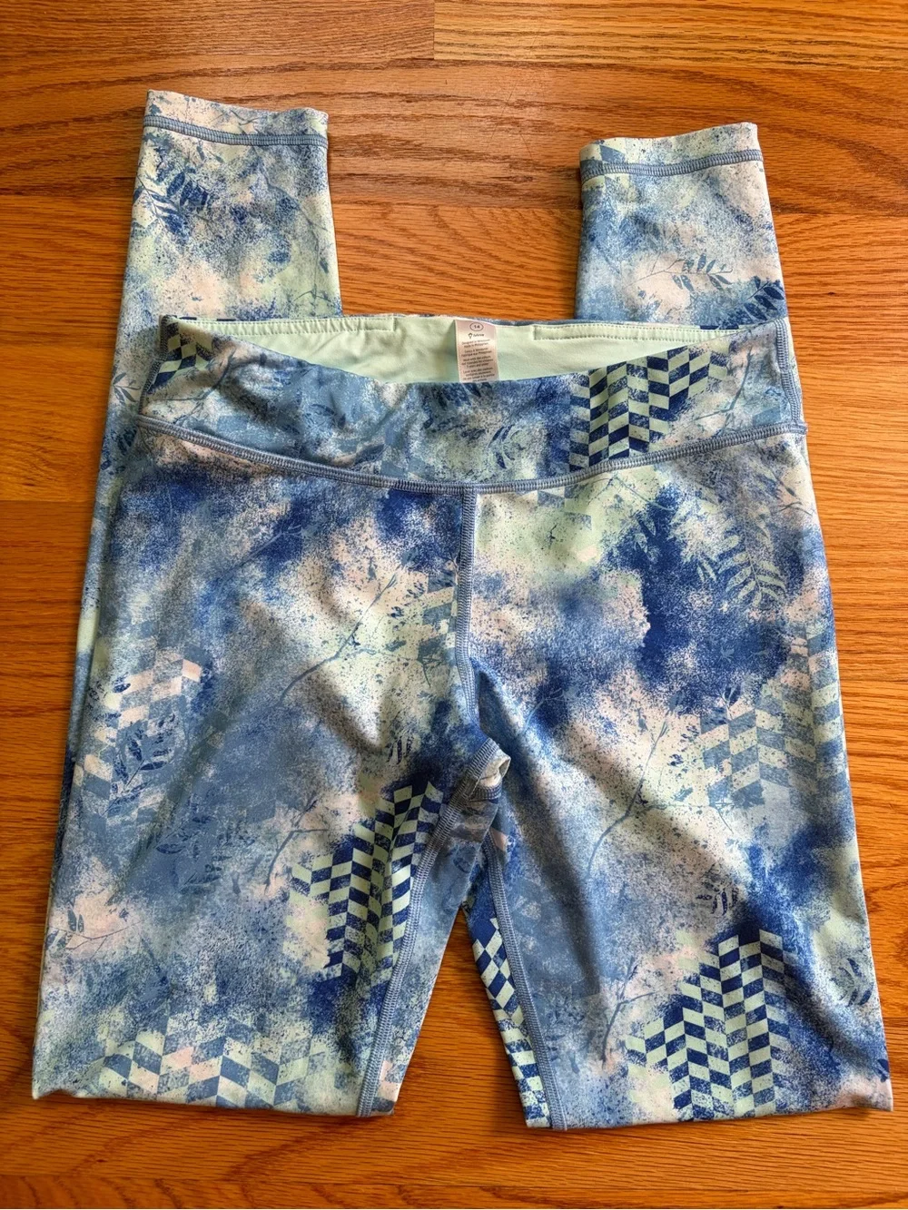 Ivivva blue and green patterned leggings size 14
